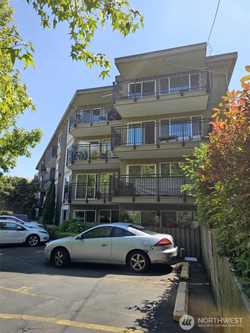 Property photo for 4051 Gilman Avenue W, Seattle photo 15