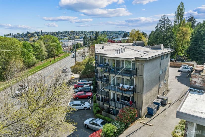 Property photo for 4051 Gilman Avenue W, Seattle photo 8