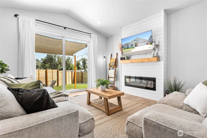 Property photo for 2183 Lagerwey Circle, Lynden photo 2