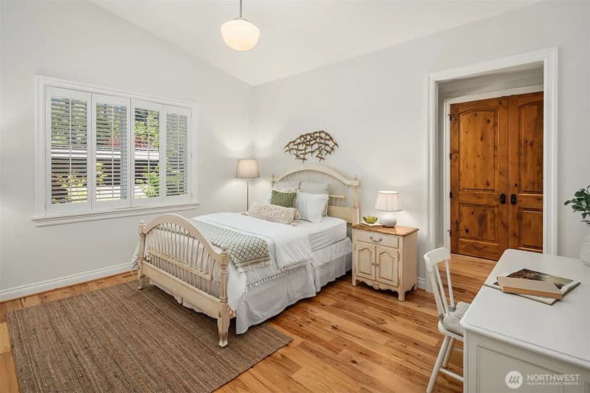 Property photo for 8260 Avalon Drive, Mercer Island photo 22