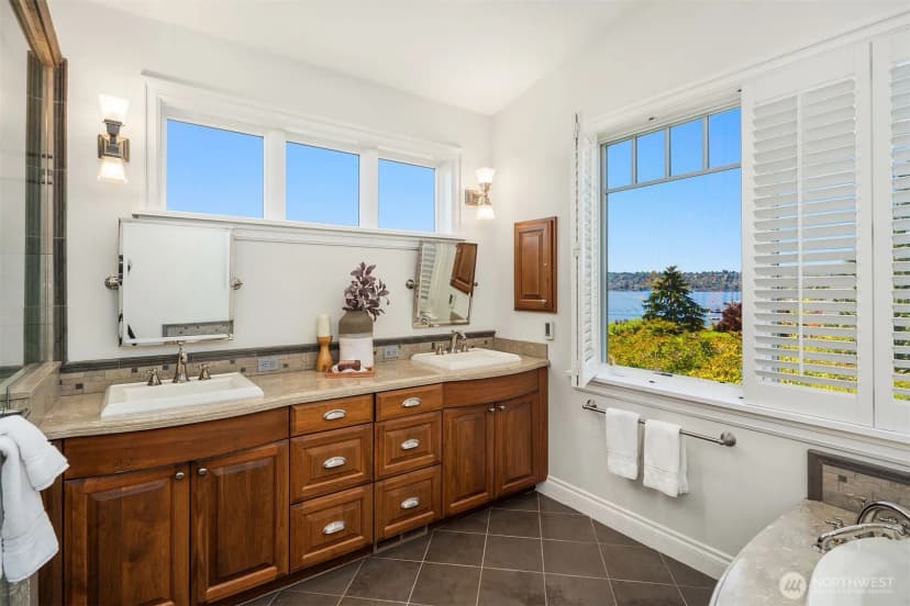 Property photo for 8260 Avalon Drive, Mercer Island photo 20