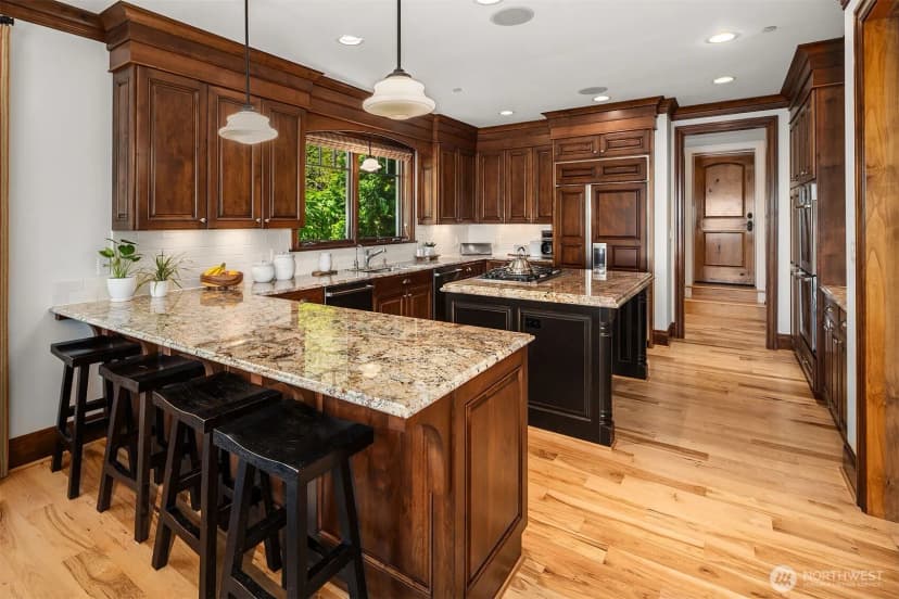 Property photo for 8260 Avalon Drive, Mercer Island photo 13