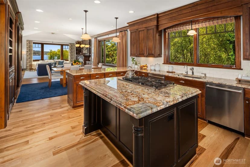 Property photo for 8260 Avalon Drive, Mercer Island photo 12
