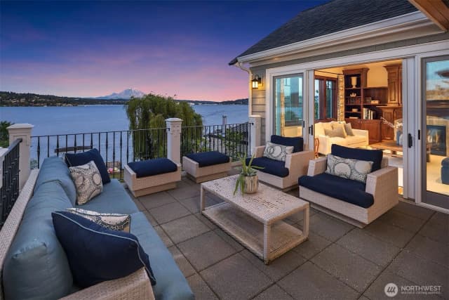 Property photo for 8260 Avalon Drive, Mercer Island photo 4