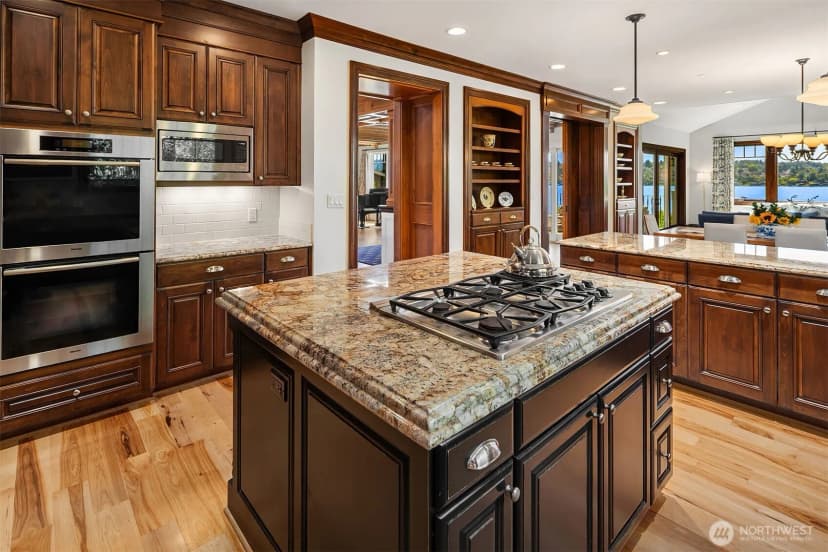 Property photo for 8260 Avalon Drive, Mercer Island photo 14