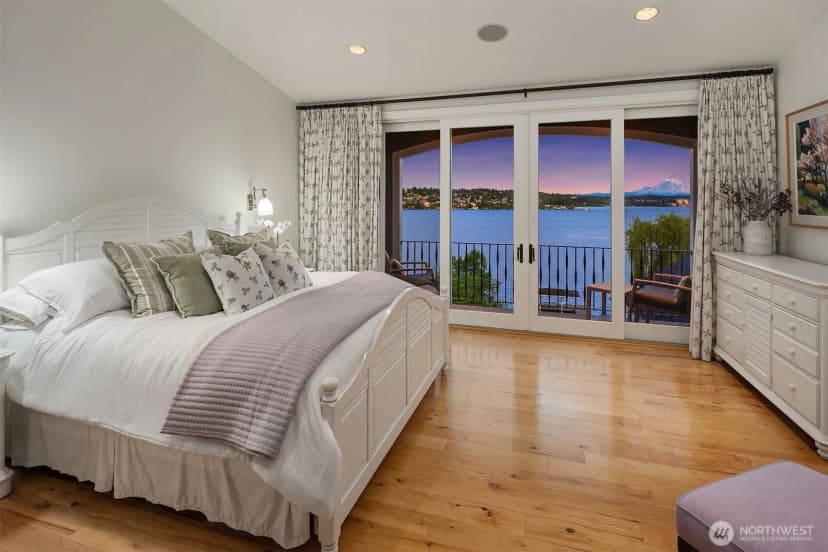 Property photo for 8260 Avalon Drive, Mercer Island photo 17