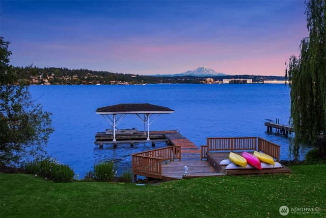 Property photo for 8260 Avalon Drive, Mercer Island photo 2