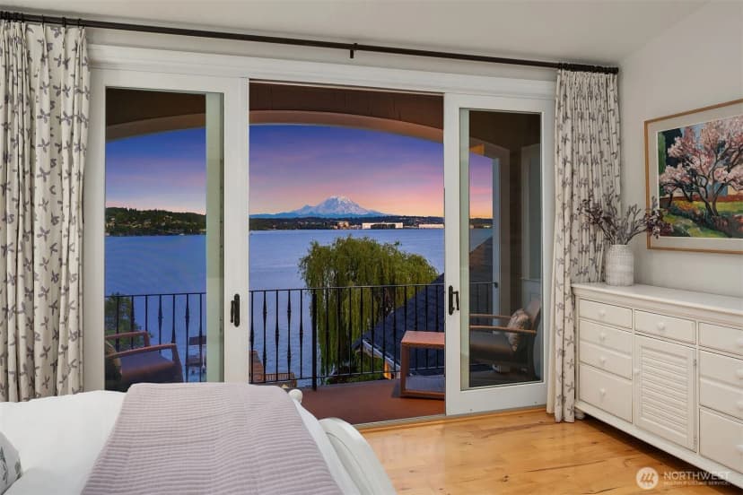 Property photo for 8260 Avalon Drive, Mercer Island photo 18