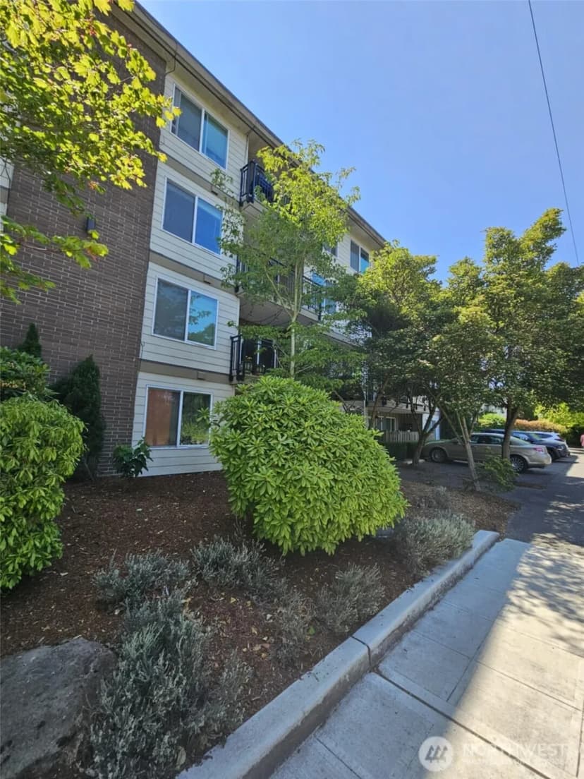 Property photo for 4051 Gilman Avenue W, Seattle photo 9