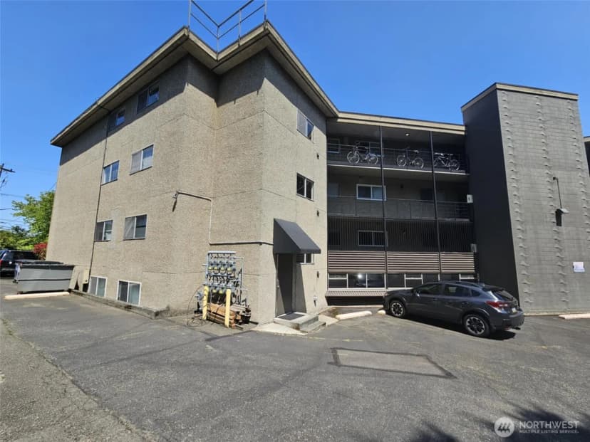 Property photo for 4051 Gilman Avenue W, Seattle photo 12