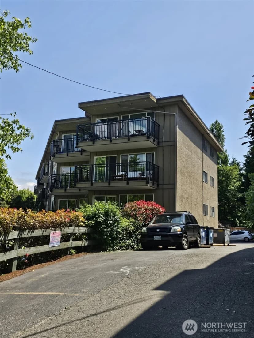Property photo for 4051 Gilman Avenue W, Seattle photo 17