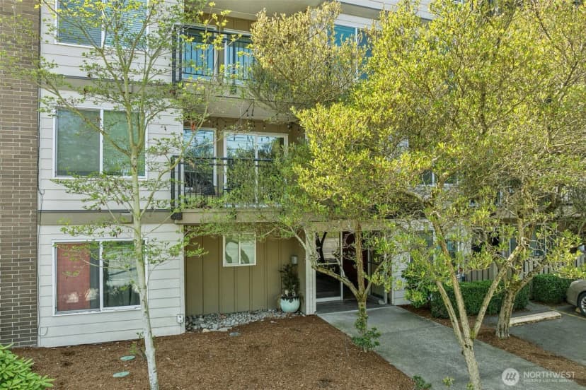 Property photo for 4051 Gilman Avenue W, Seattle photo 11