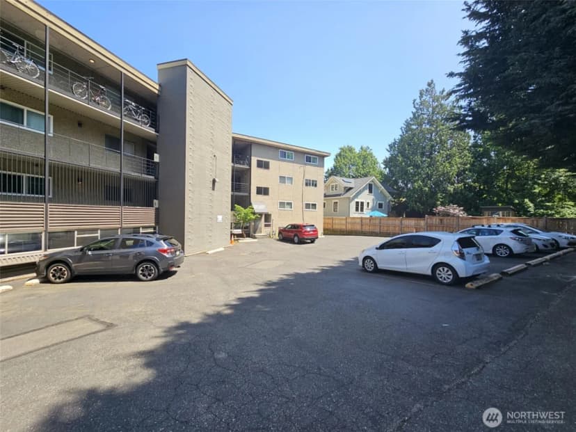 Property photo for 4051 Gilman Avenue W, Seattle photo 14
