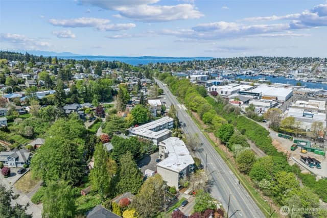 Property photo for 4051 Gilman Avenue W, Seattle photo 4