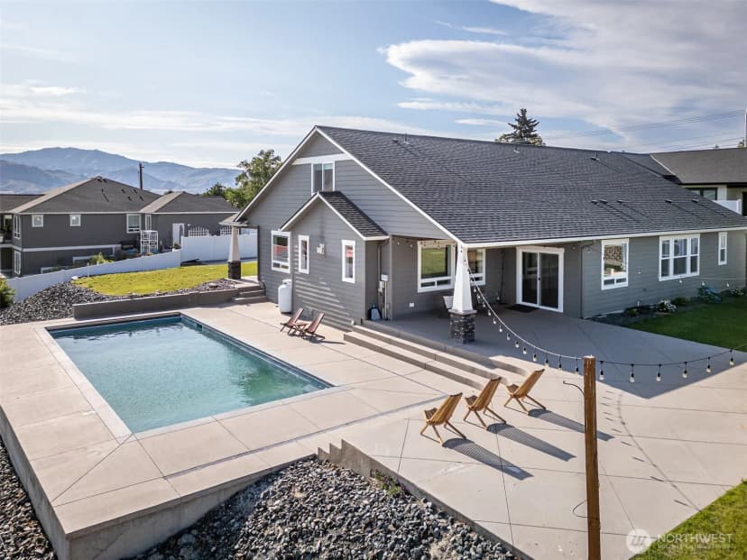 Property photo for 821 S Mary Avenue, East Wenatchee photo 2