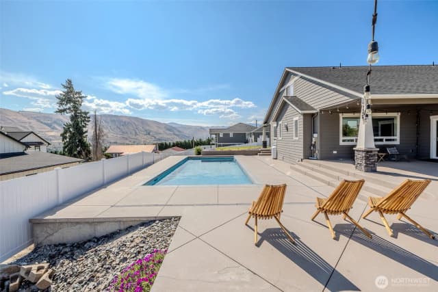 Property photo for 821 S Mary Avenue, East Wenatchee