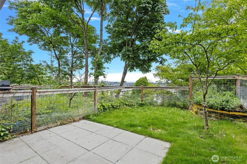 Property photo for 566 Mcgraw Street, Seattle photo 32