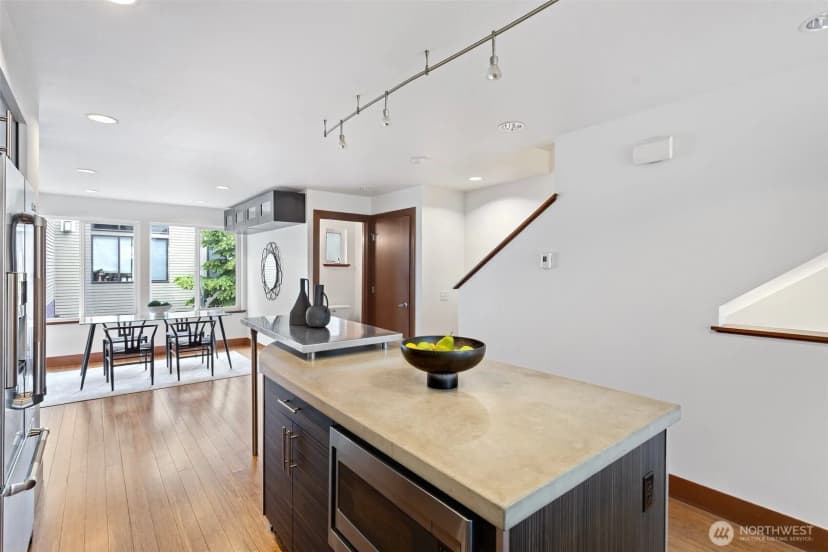 Property photo for 566 Mcgraw Street, Seattle photo 16
