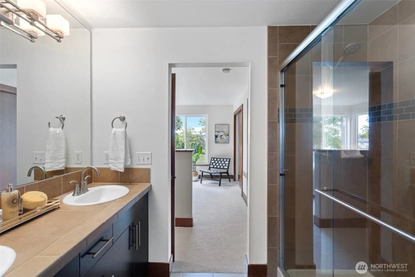 Property photo for 566 Mcgraw Street, Seattle photo 10