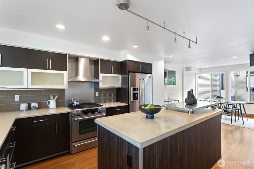 Property photo for 566 Mcgraw Street, Seattle photo 4