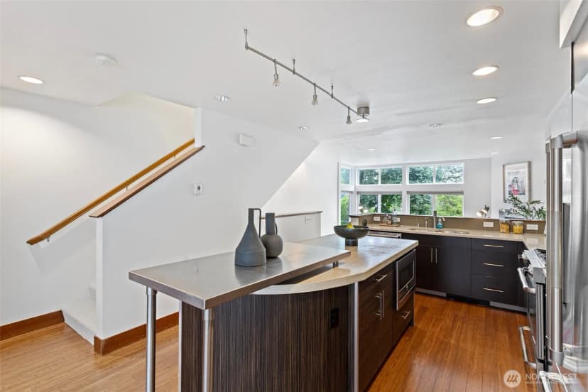 Property photo for 566 Mcgraw Street, Seattle photo 17