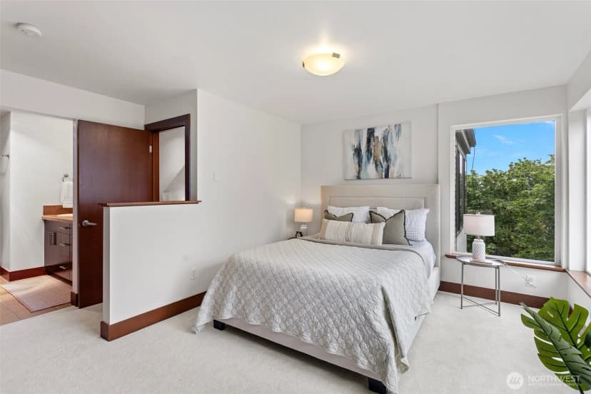 Property photo for 566 Mcgraw Street, Seattle photo 8