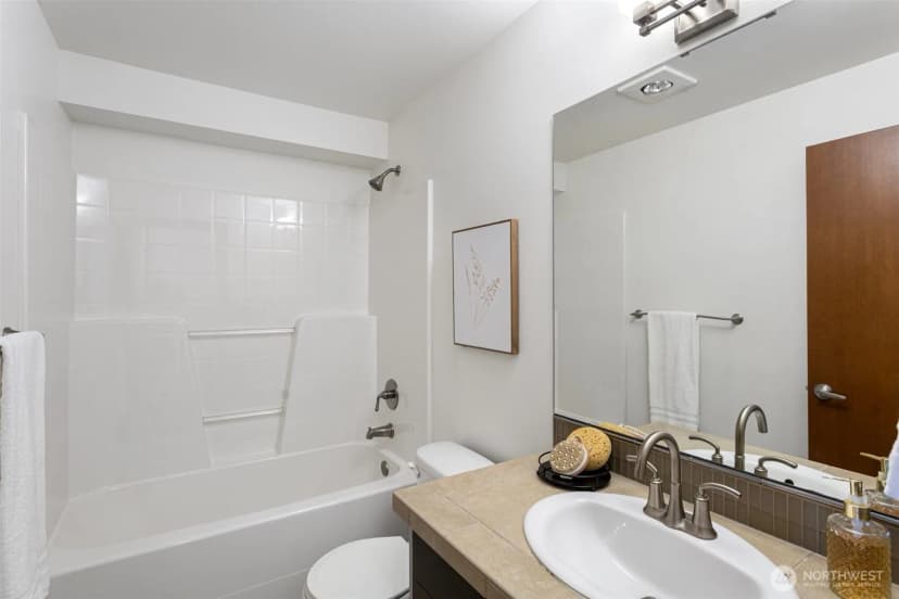 Property photo for 566 Mcgraw Street, Seattle photo 13