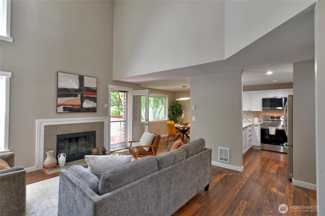 Property photo for 3030 128th Avenue Se #6, Bellevue photo 2