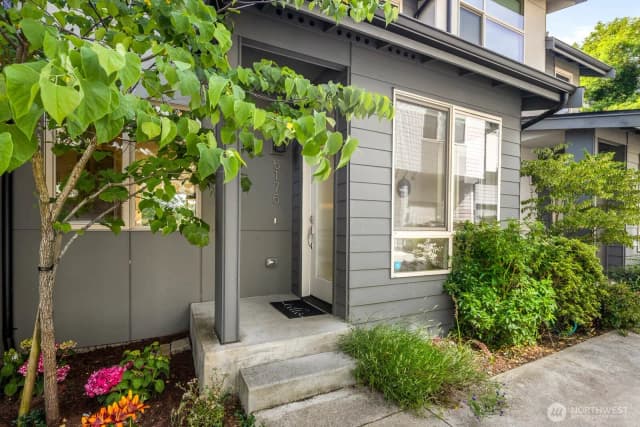 Property photo for 5175 42nd Avenue S, Seattle photo 2