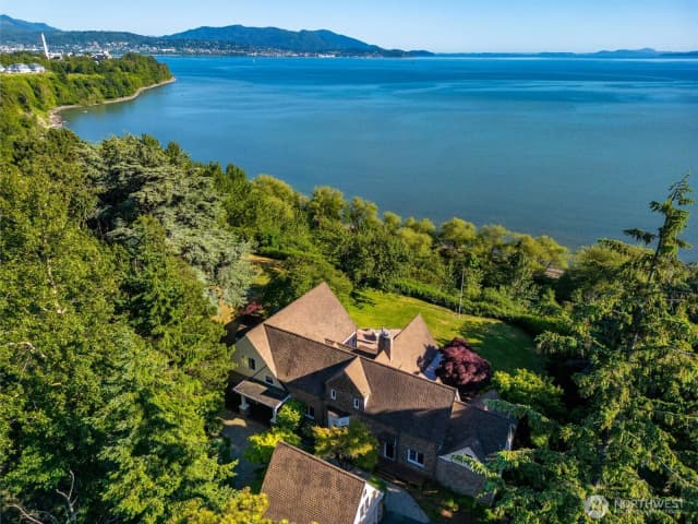 Property photo for 3851 Cliffside Drive, Bellingham photo 2