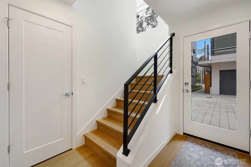 Property photo for 1307 31st Avenue S, Seattle photo 8