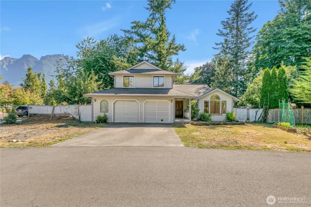 Property photo for 429 Se Orchard Drive, North Bend