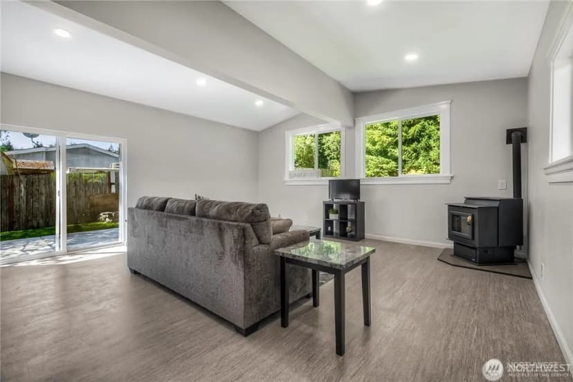 Property photo for 32407 72nd Avenue S, Roy photo 7