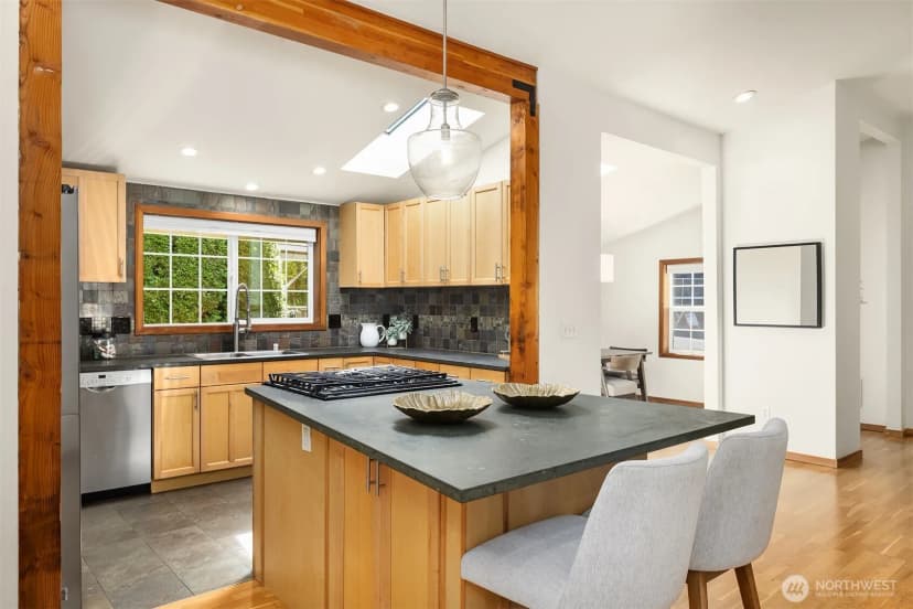 Property photo for 537 30th Avenue E, Seattle photo 11
