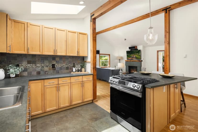Property photo for 537 30th Avenue E, Seattle photo 9