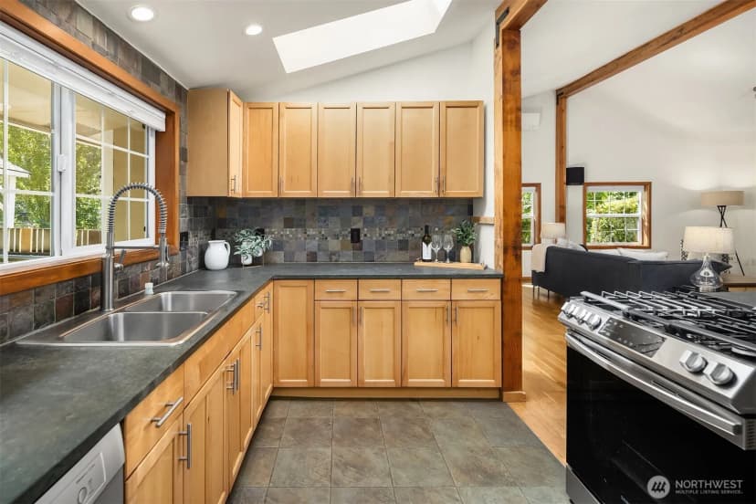 Property photo for 537 30th Avenue E, Seattle photo 10
