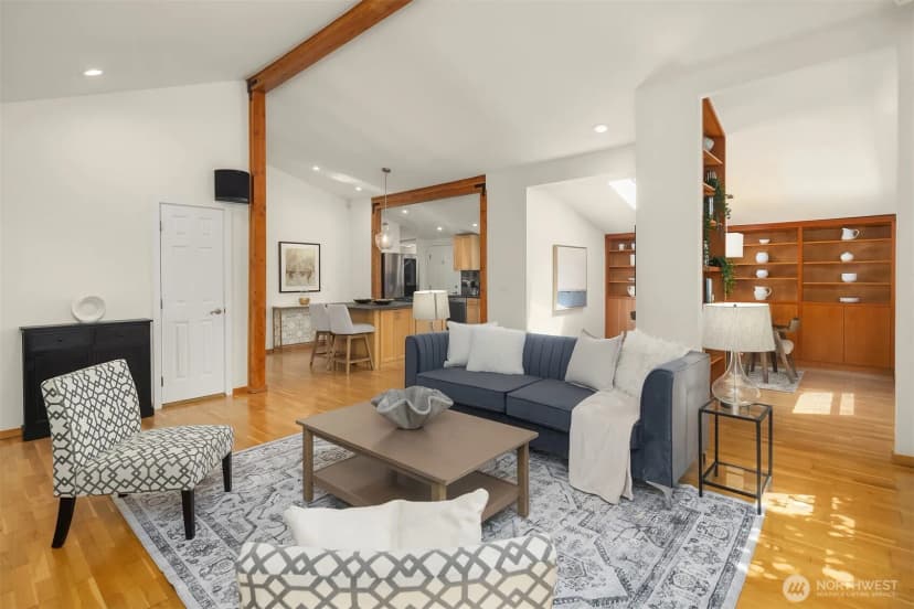 Property photo for 537 30th Avenue E, Seattle photo 7