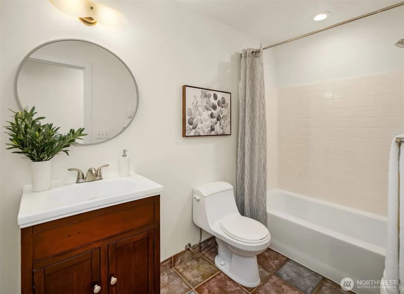 Property photo for 537 30th Avenue E, Seattle photo 18
