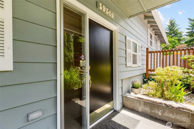 Property photo for 19508 23rd Avenue Ne, Shoreline photo 3