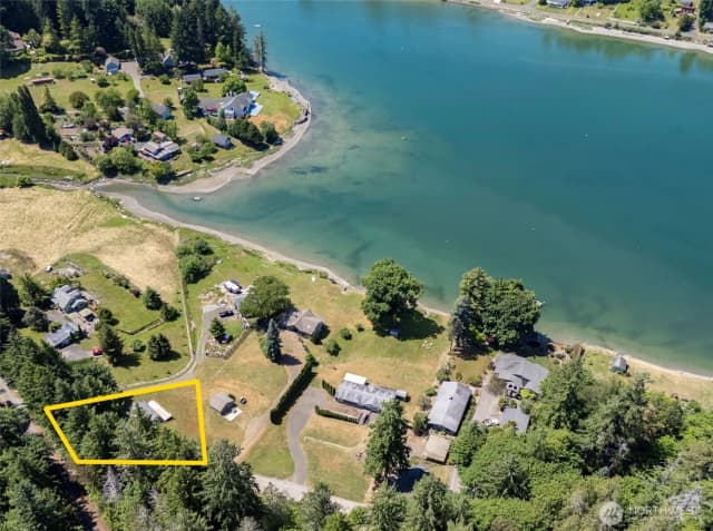 Property photo for 1116 Bayshore Court Nw, Lakebay photo 2