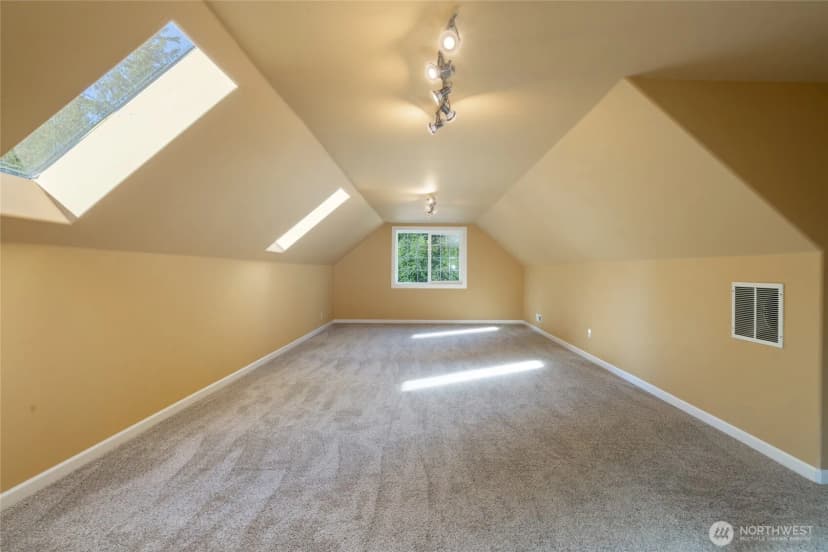 Property photo for 2589 Irwin Drive, Bellingham photo 21