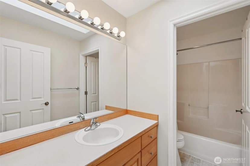 Property photo for 3301 Monterey Court Ne, Renton photo 28