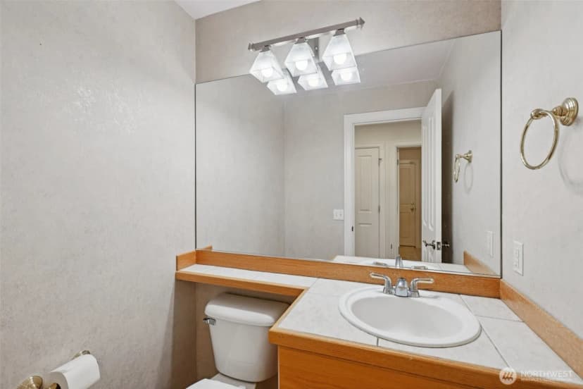Property photo for 3301 Monterey Court Ne, Renton photo 17