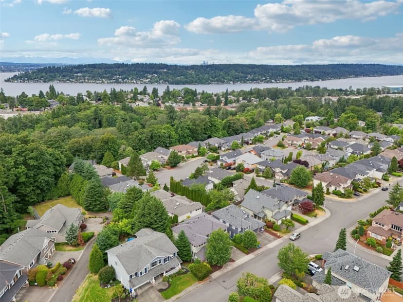 Property photo for 3301 Monterey Court Ne, Renton photo 37