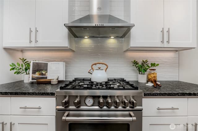 Property photo for 7731 Ne 175th Street #102, Kenmore photo 5