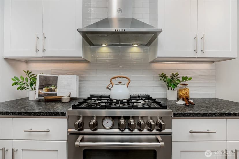 Property photo for 7731 Ne 175th Street #102, Kenmore photo 5