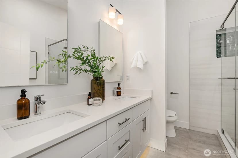 Property photo for 7731 Ne 175th Street #102, Kenmore photo 19