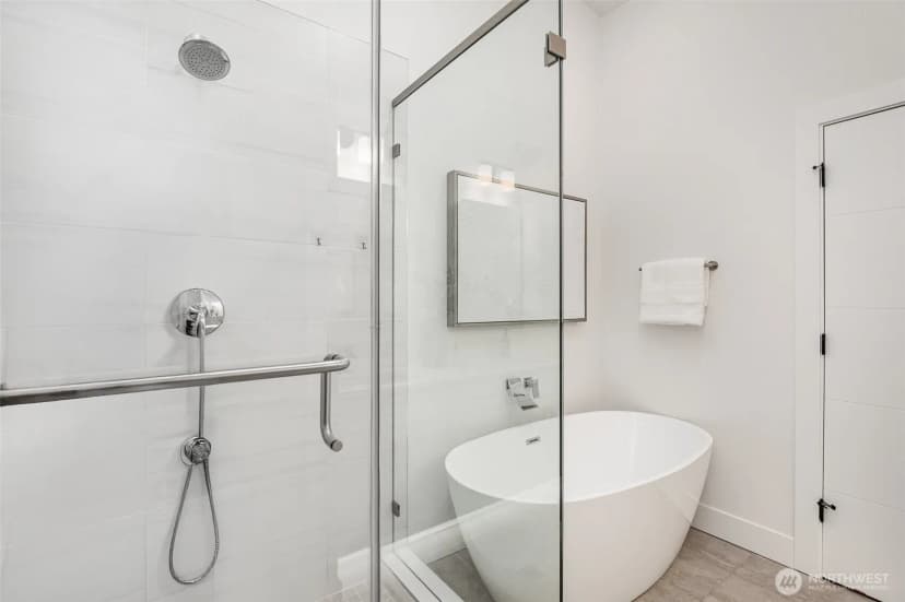 Property photo for 7731 Ne 175th Street #102, Kenmore photo 18