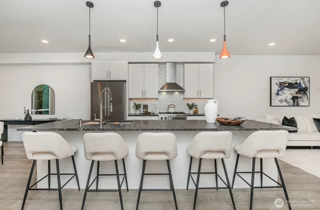 Property photo for 7731 Ne 175th Street #102, Kenmore photo 4