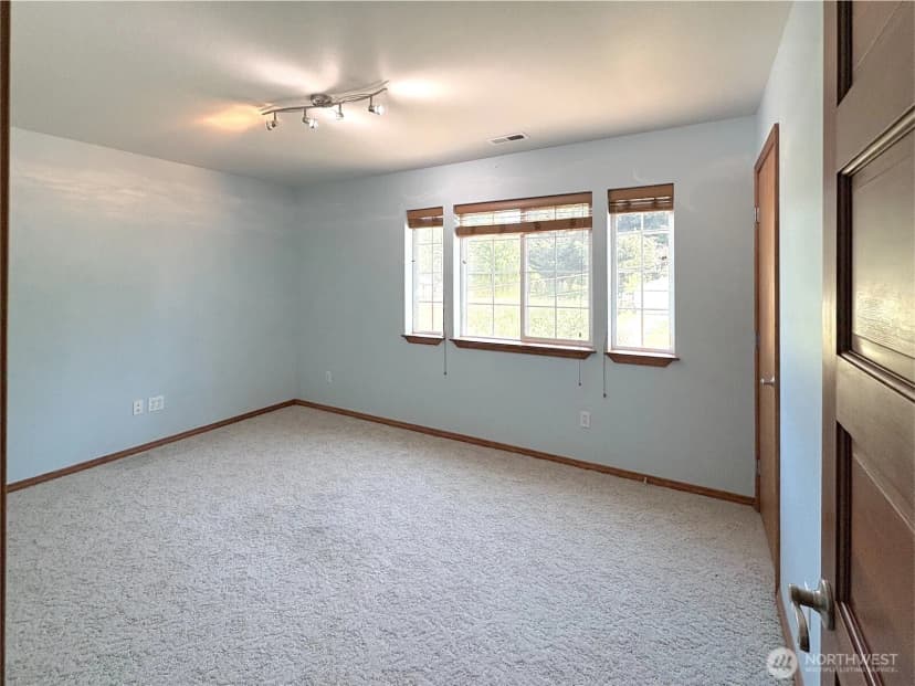 Property photo for 5223 Yearley Drive Ne, Olympia photo 23